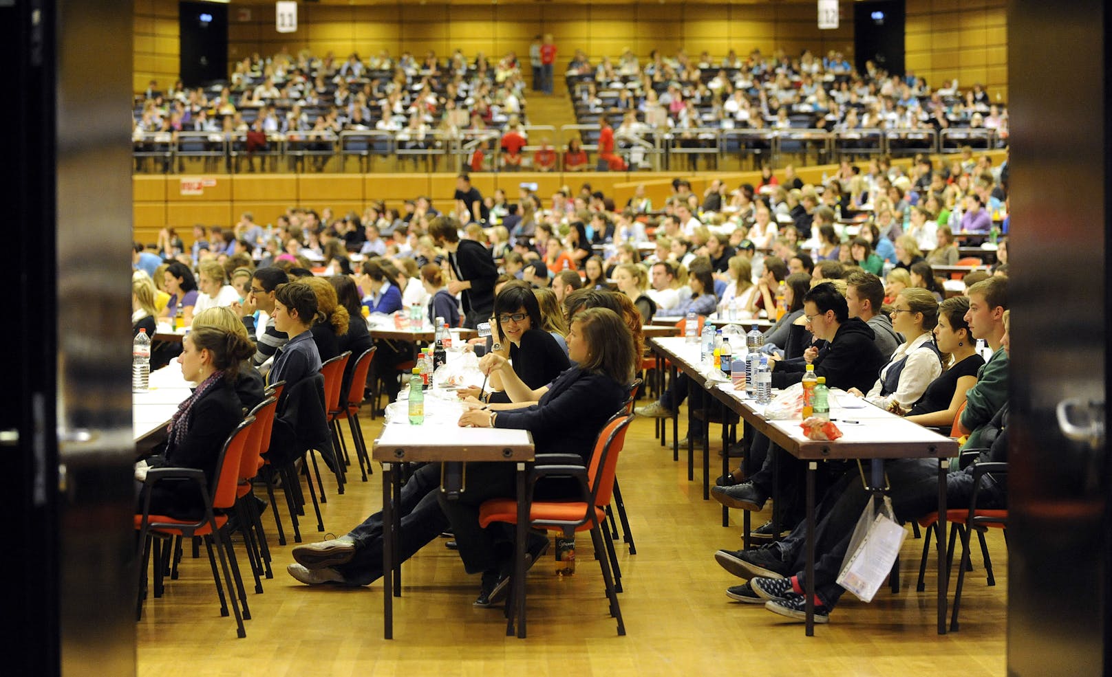 Studenten beim Aufnahmetest für das Psychologiestudium (Archivfoto). 