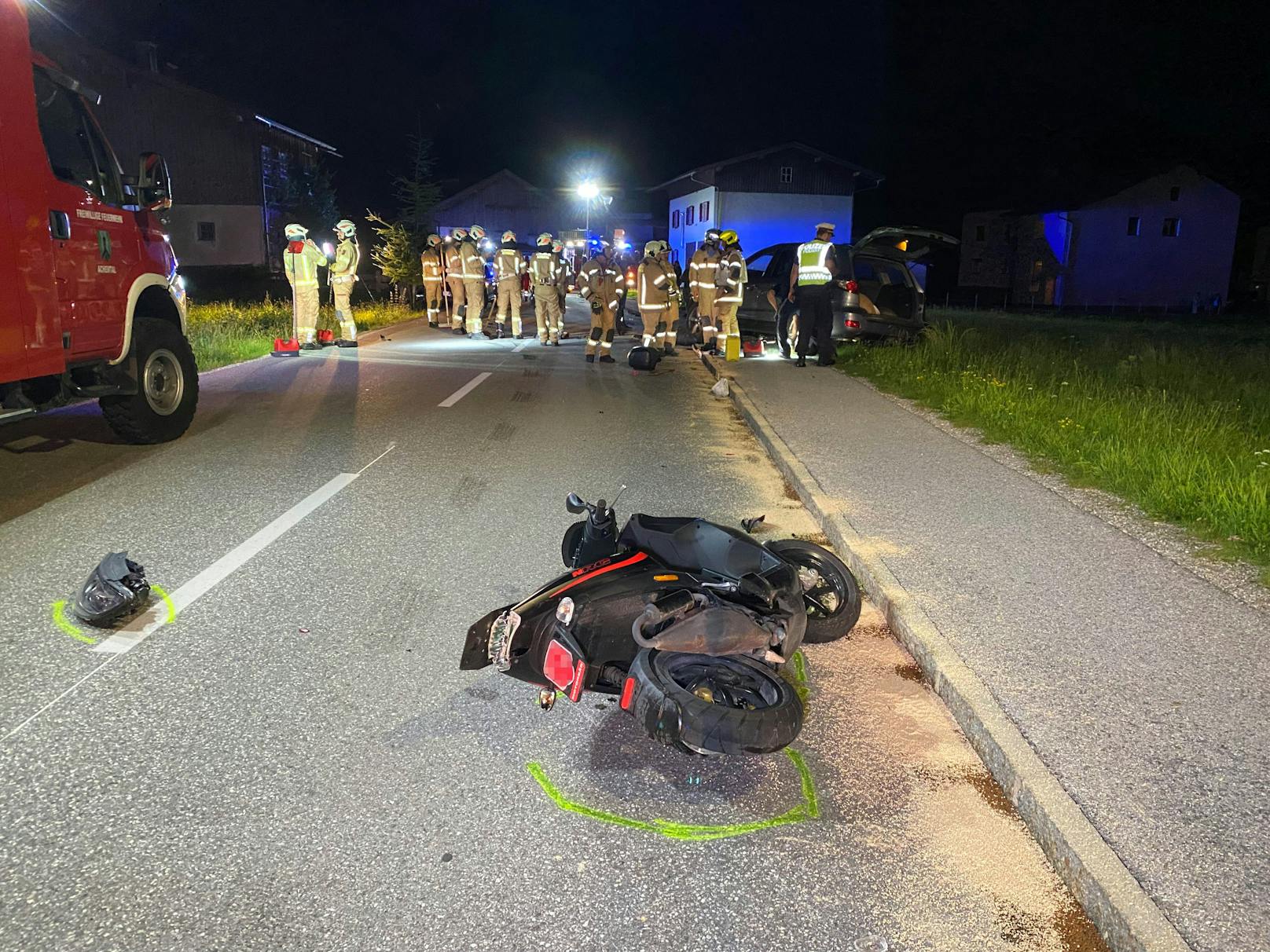 Der 37-jährige Autofahrer war bei dem Crash mit der Mopedlenkerin in Achenkirch betrunken. Als die Einsatzkräfte kamen, verhielt er sich aggressiv und beleidigte diese. 