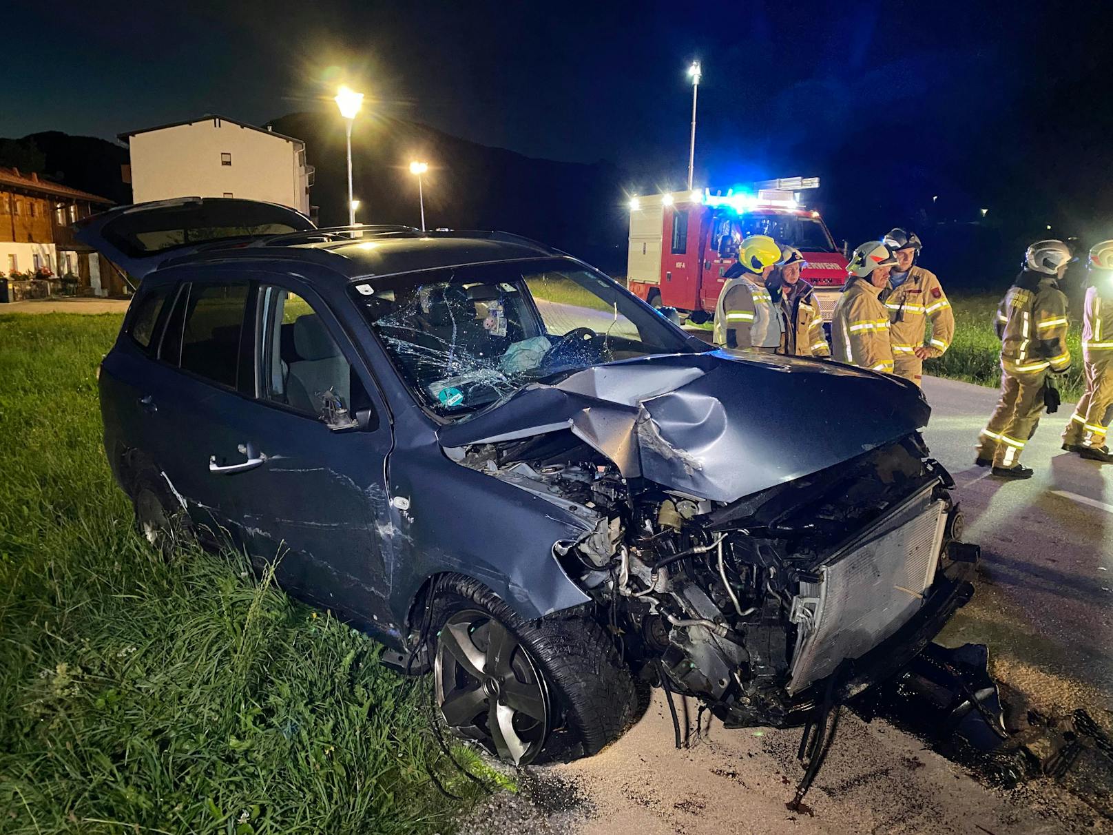 Der 37-jährige Autofahrer war bei dem Crash mit der Mopedlenkerin in Achenkirch betrunken. Als die Einsatzkräfte kamen, verhielt er sich aggressiv und beleidigte diese.