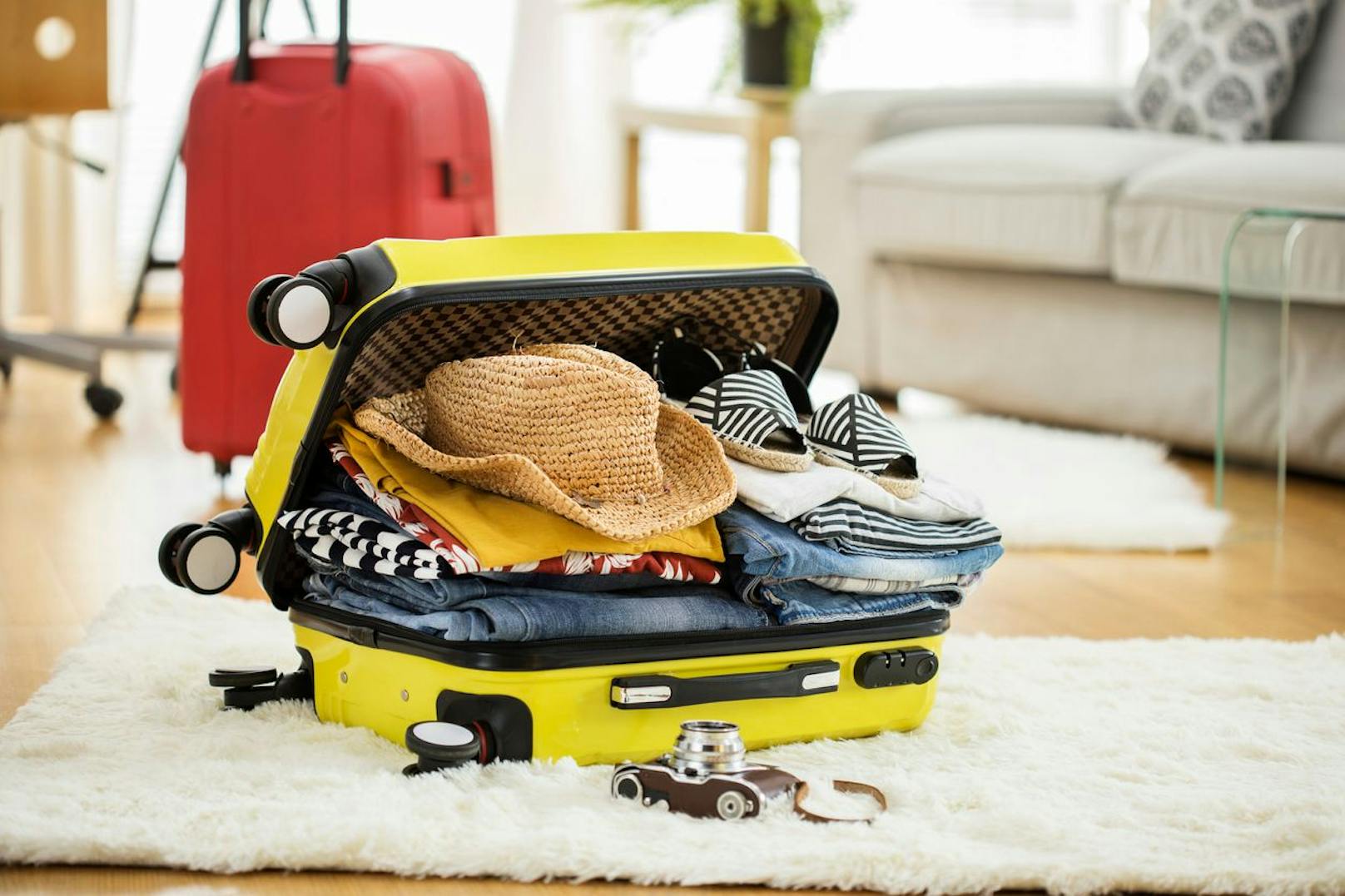 So viel Kleider. so wenig Koffer: Packen für die Reise kann einem den Nerv rauben.