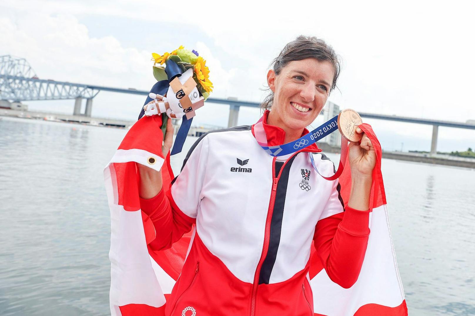 Magdalena Lobnig eroberte im Ruder-Einer Bronze. Die Kärntnerin holte die erste Ruder-Medaille seit 1992 und Österreichs viertes Edelmetall bei den 32. Sommerspielen.&nbsp;