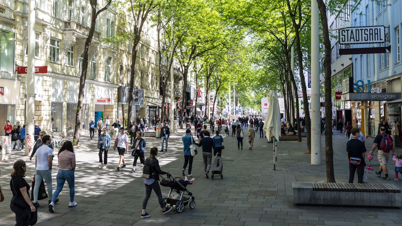 Menschen auf der Mariahilferstraße