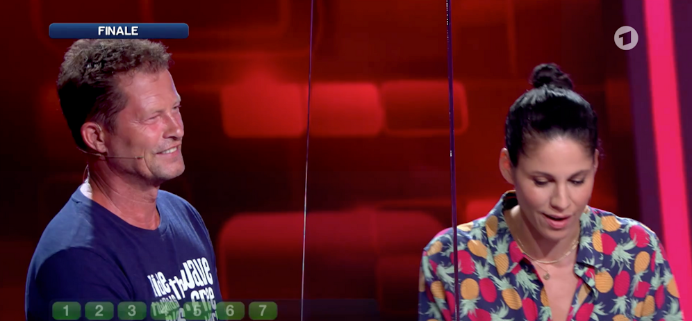 Til Schweiger muss selbst über seine Antwort schmunzeln.