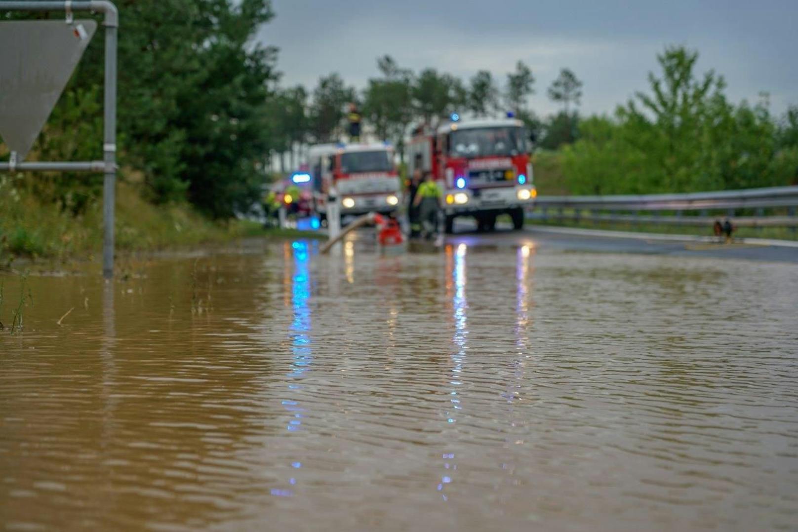 Heftige Unwetter haben am 30. Juli 2021 im Bezirk Neunkirchen (NÖ) schwere Schäden verursacht.