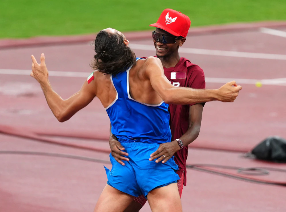 Gianmarco Tamberi und Mutaz Essa Barshim jubeln gemeinsam über Gold.