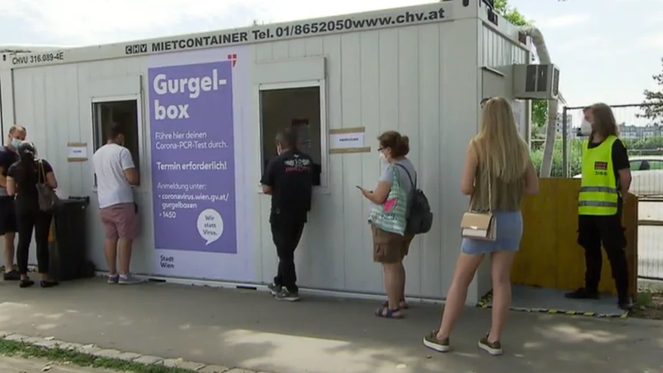 Securitys wachen nun Wiens Impfboxen.