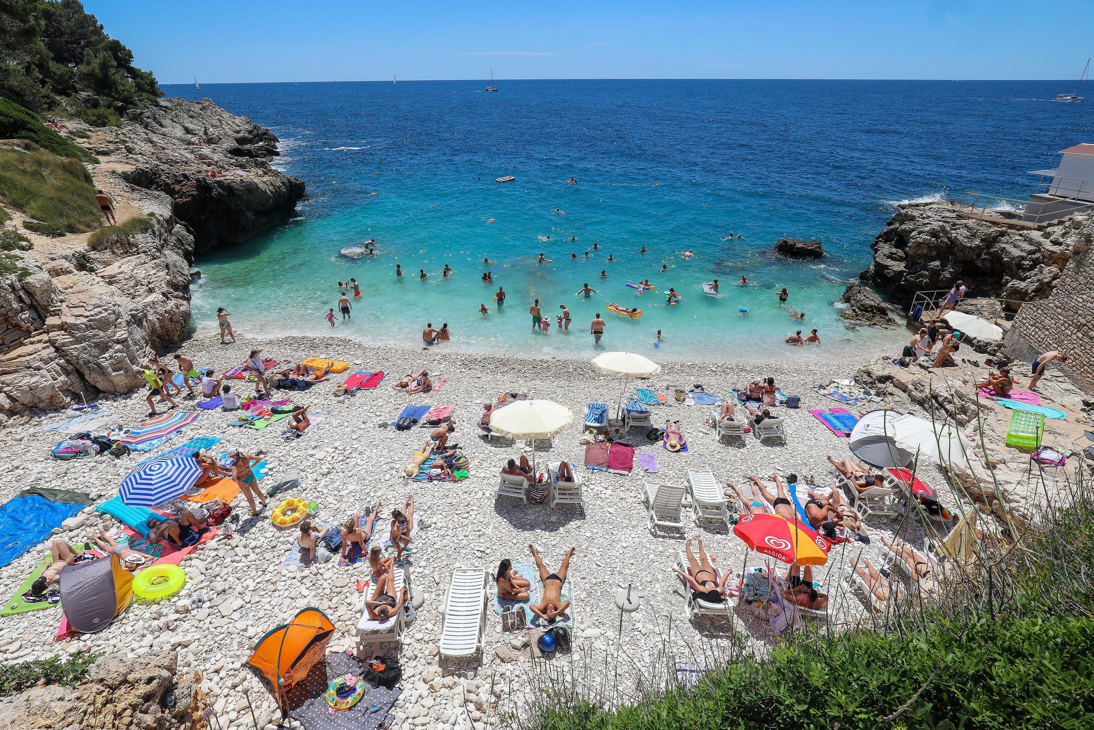 Die Traumstände Kroatiens locken viele Österreicher an. Partys treiben Zahlen nach oben.