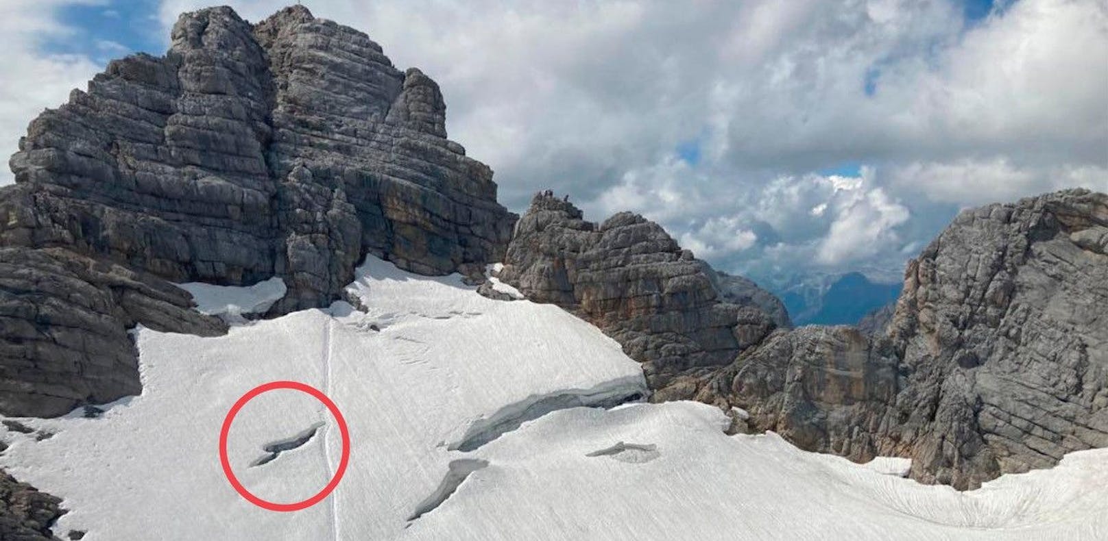 Die Frau konnte mit dem Hubschrauber aus dieser Gletscherspalte gerettet werden.