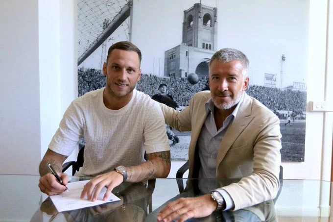 Marko Arnautovic bei seiner Unterschrift.