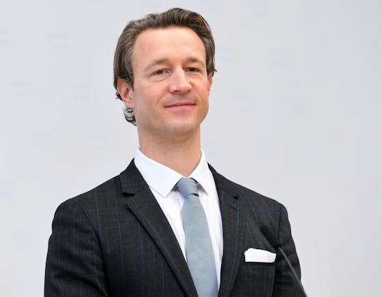 "Die Impfung ist der Weg zurück zu wirtschaftlicher und gesellschaftlicher Normalität", so Finanzminister Gernot Blümel.