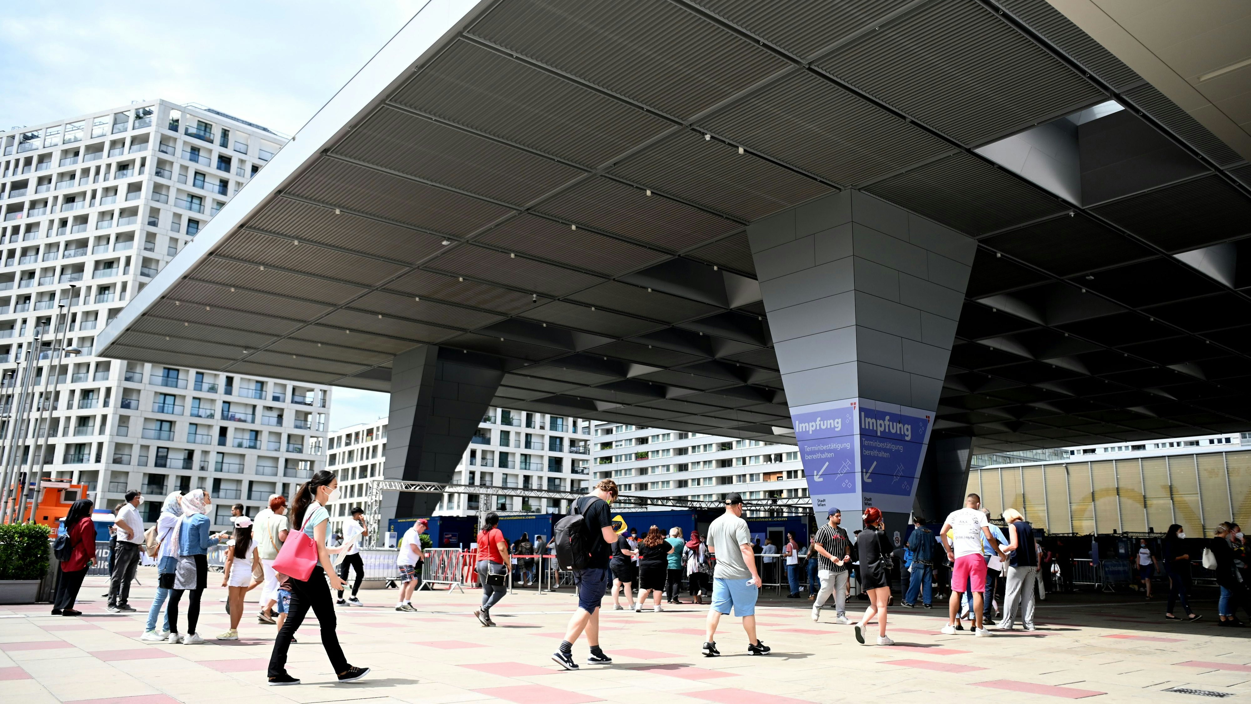 Corona-Impfungen im Austria Center Vienna