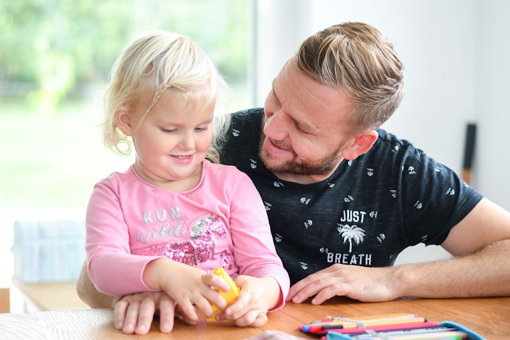 Das Modell soll für Väter ein Anreiz sein, die Arbeitszeit zu reduzieren.