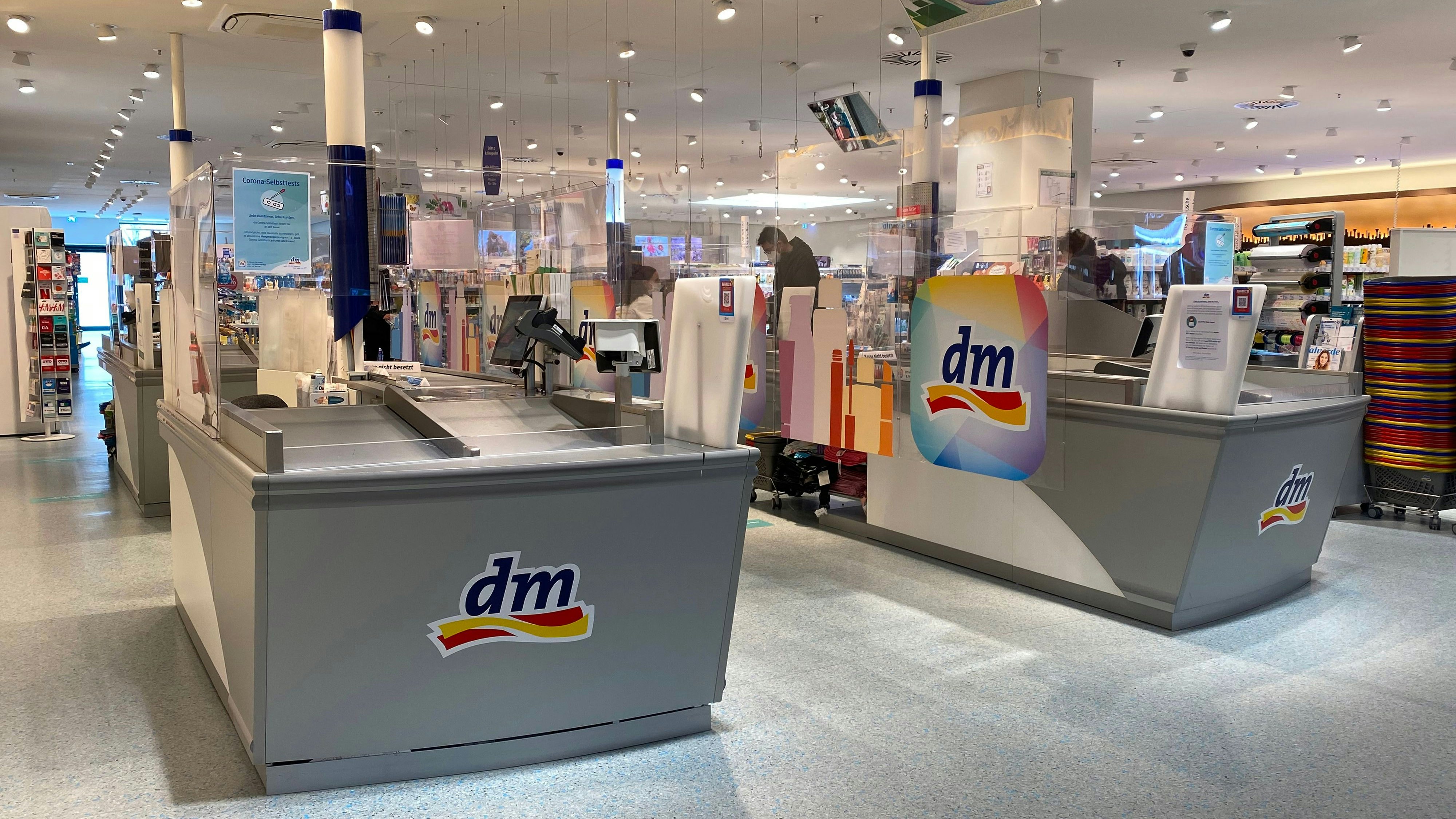 Blick in eine DM-Filiale. Symbolbild