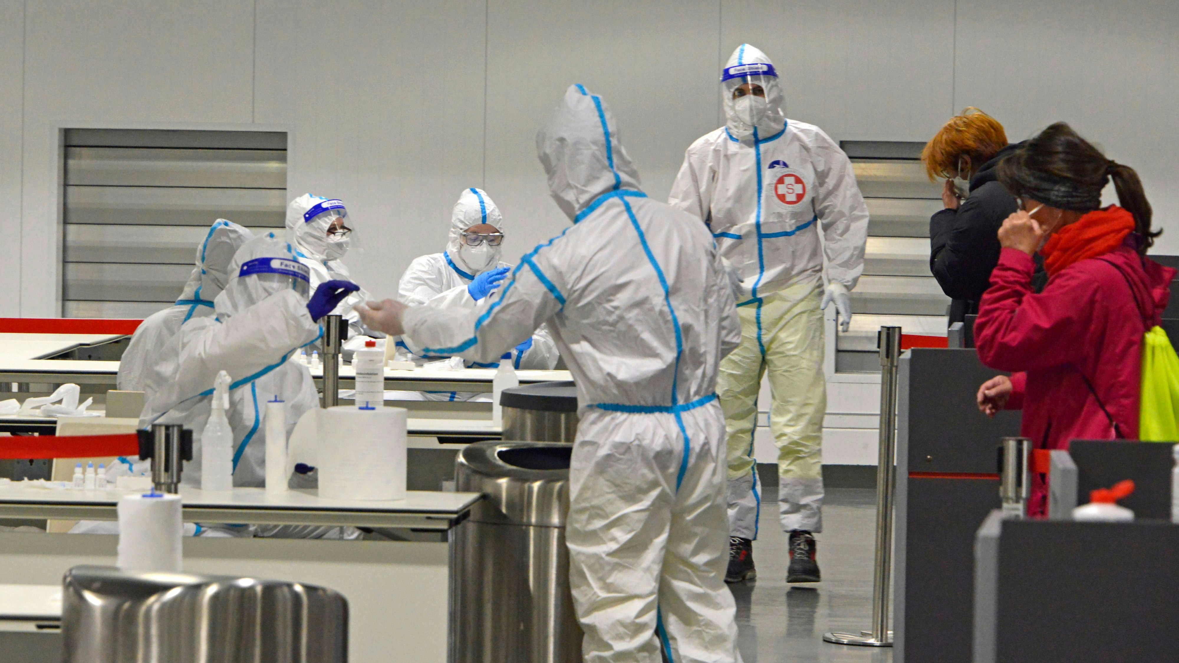 Die Zahl positiver Tests steigt. Kommen nun bald schärfere Corona-Maßnahmen?