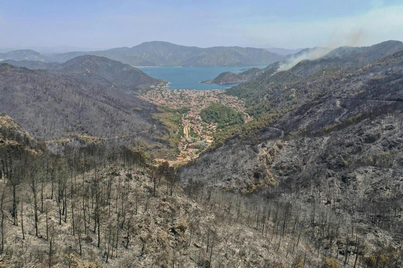 Rund um das benachbarte Icmeler sind bereits ganze Waldabschnitte abgebrannt.