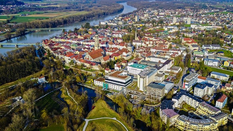 Die Frau wurde ins Krankenhaus nach Braunau gebracht.
