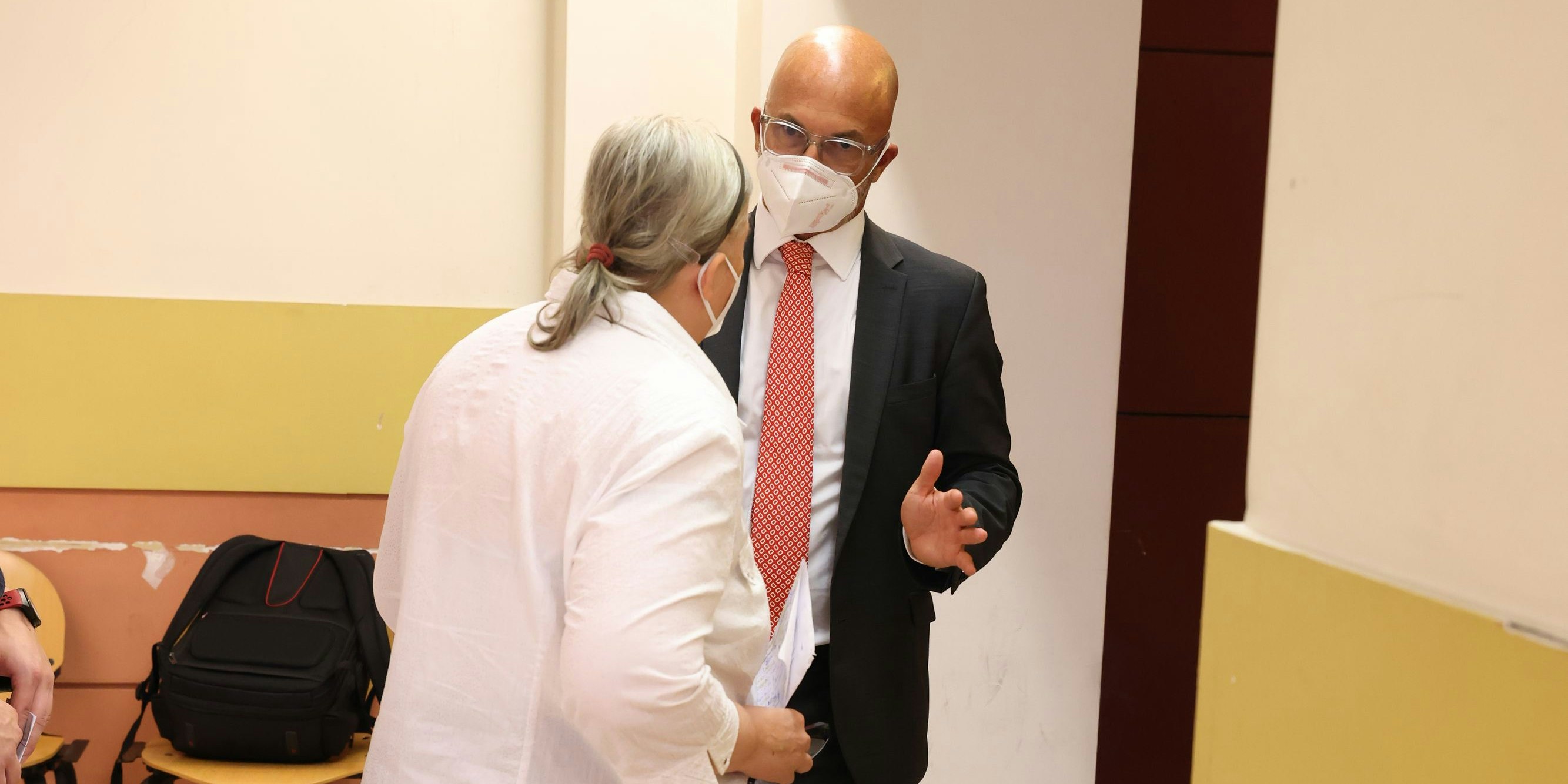 Die Witwe (l.) und ihr Anwalt Niolaus Rast.