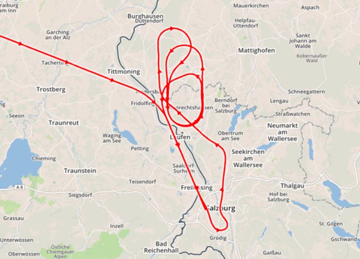 Die Anflugroute samt der zwei zusätzlichen Schleifen der AUA-Maschine am 27. Oktober 2017.