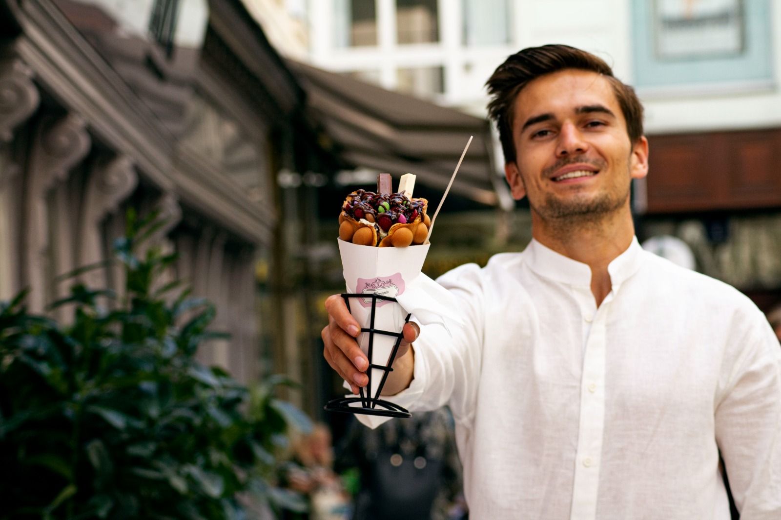 "Heute"-Reporter Paul Resetarits probierte die vermeintliche Kalorienbombe.