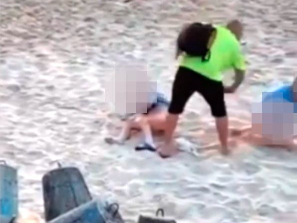 Erst Schläge mit einem Schlapfen führten zum Coitus Interruptus