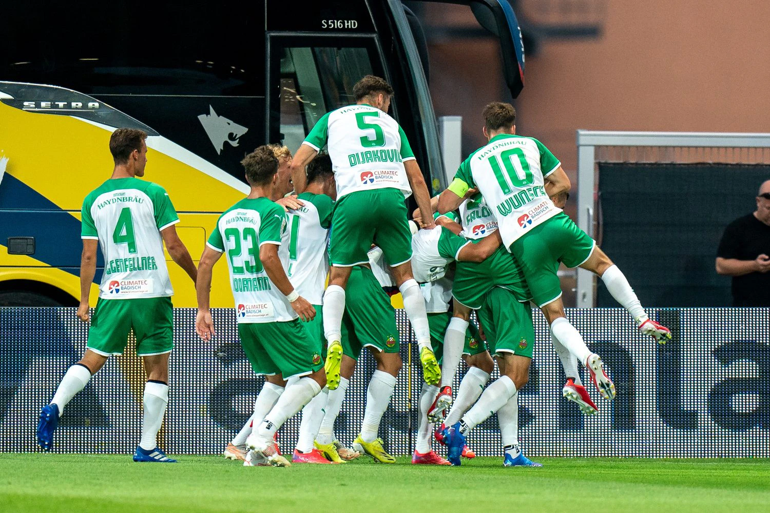 Rapid schreibt erstmals voll an