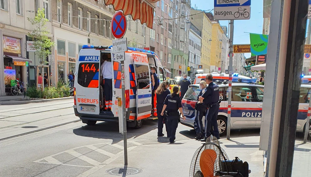 Die Rettung war vor Ort um den Mann zu reanimieren.