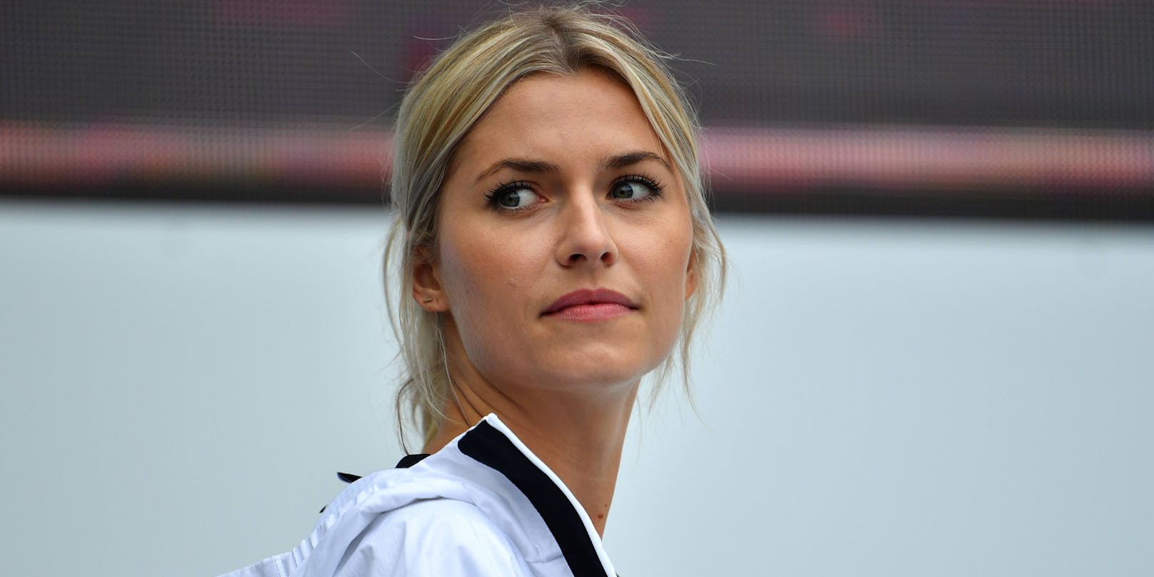 Lena Gercke bereitet ihren Fans Kummer.