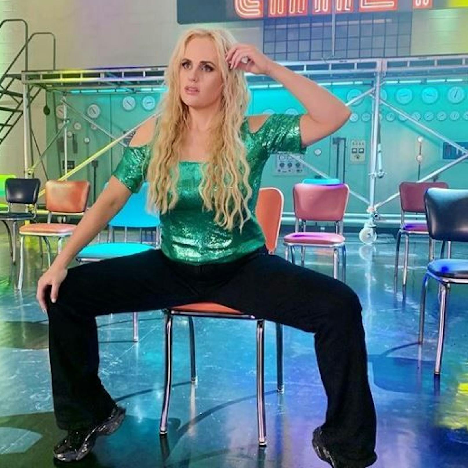 Schauspielerin Rebel Wilson imitierte Britney Spears in einer TV-Show. Tatsächlich sieht sie ihr auf dem Foto sehr ähnlich.