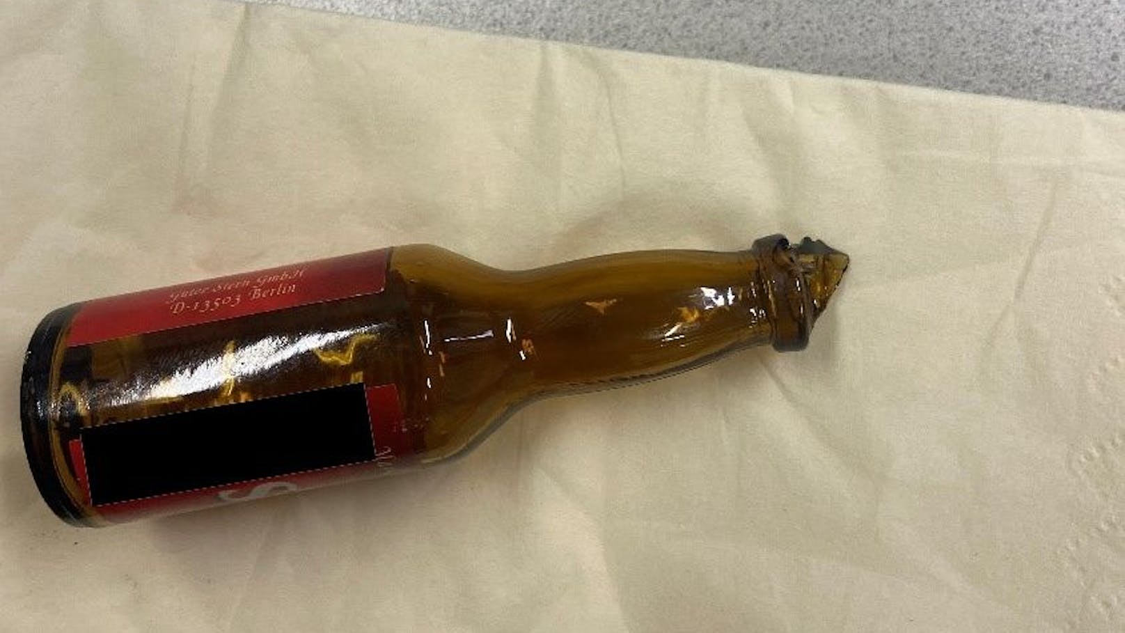 Mit dieser Glasflasche wurde das 30-jährige Opfer attackiert.