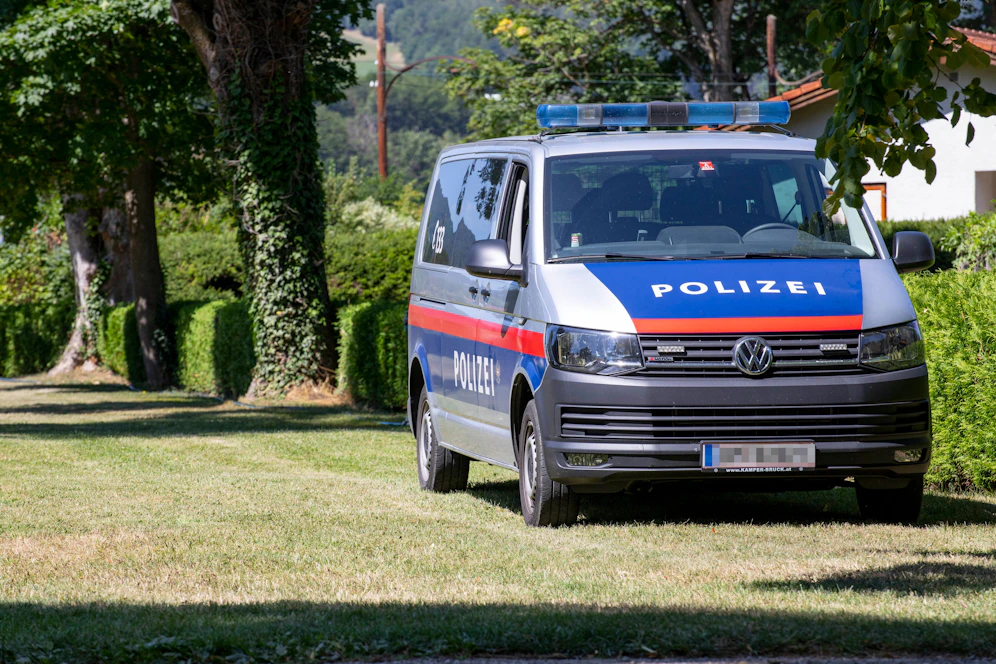 Die Polizei musste gleich gegen zwei aggressive Ex-Lebensgefährten vorgehen.