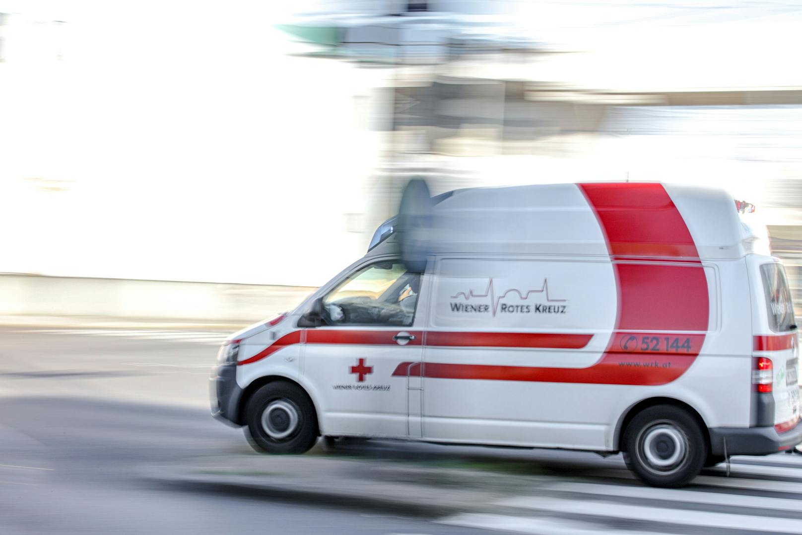 in Krankenwagen des Roten Kreuzes im Einsatz (Archivfoto)
