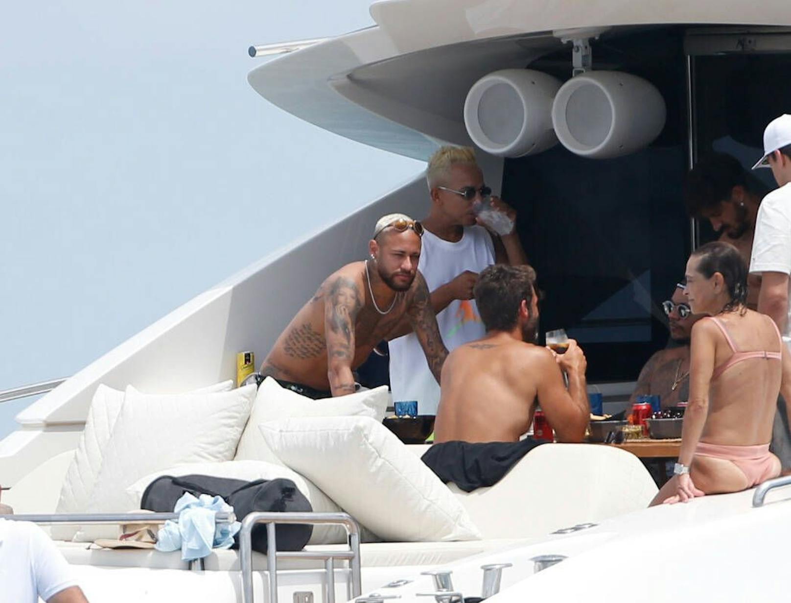 Neymar urlaubt gerade auf einer Yacht vor Ibiza. 