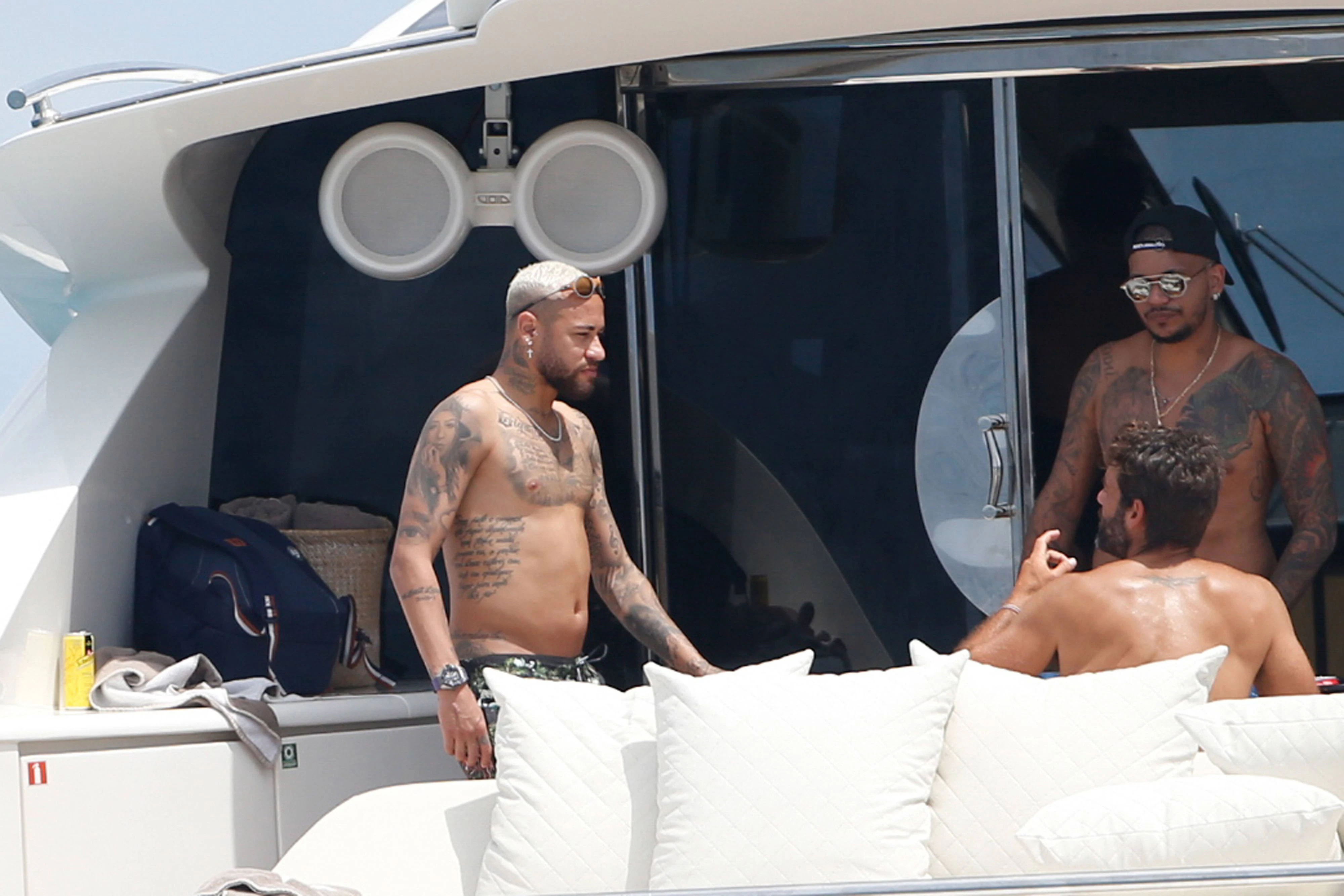 Neymar urlaubt gerade auf einer Yacht vor Ibiza. 