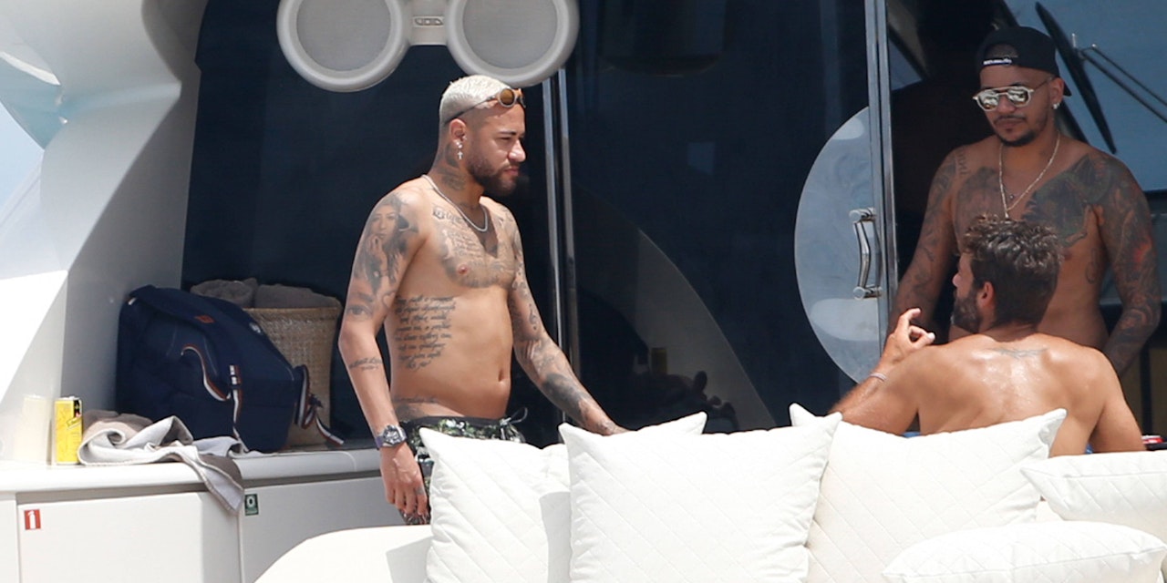 Photo appeared: Neymar with a holiday tummy – football