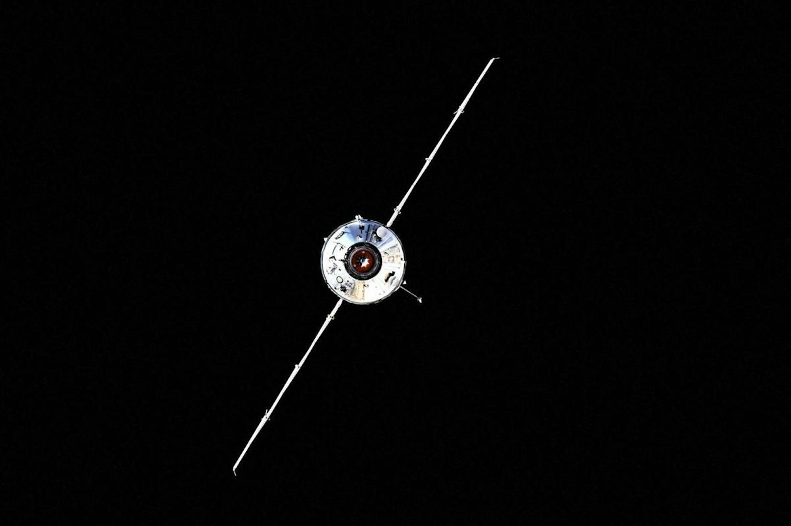 Hier nähert sich die Nauka der ISS.