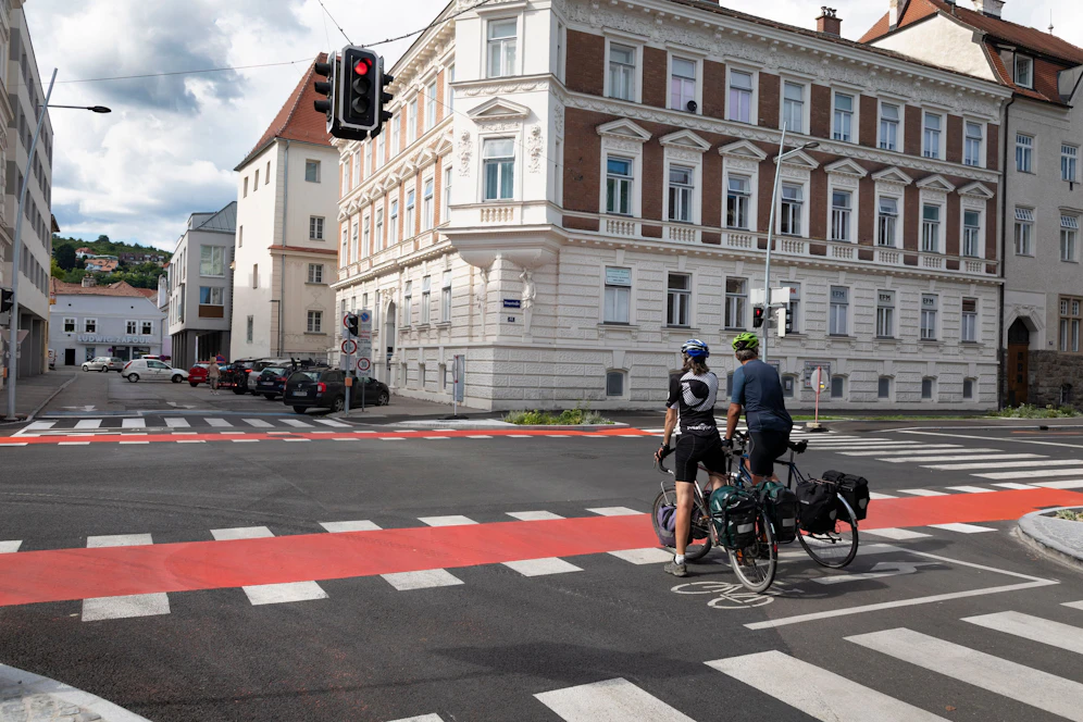 So sehen die Boxen aus in denen die Radfahrer stehen sollen.