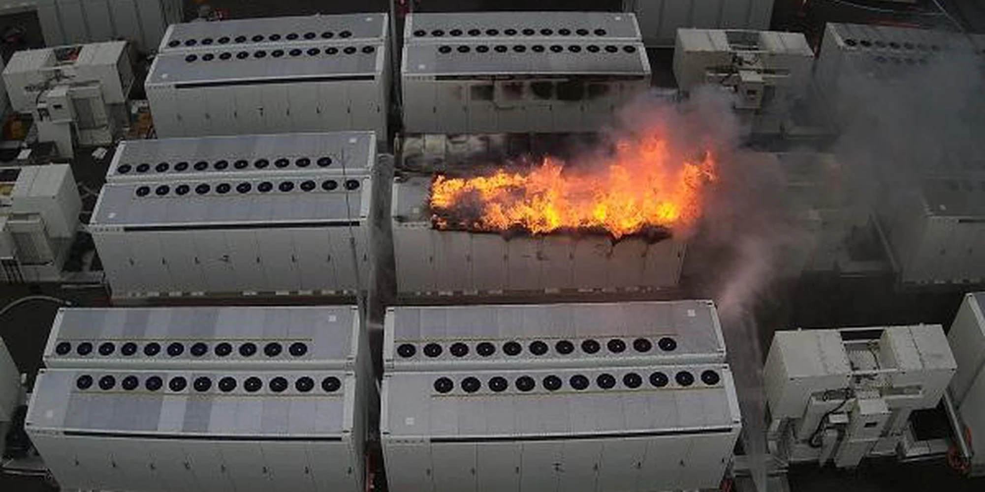 Tesla-Batterie fängt Feuer und brennt drei Tage lang - Vimarsana News
