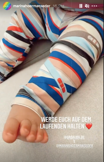 Lotti schlüpft schon einmal in die Strap-Leggings 