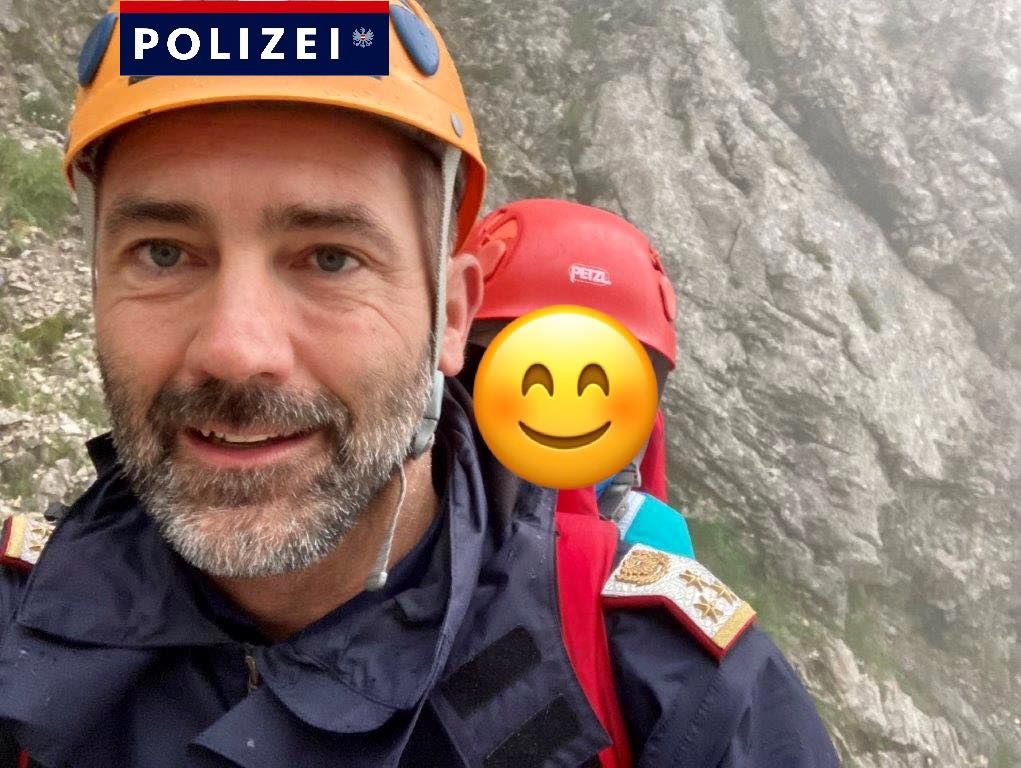 Ein Alpinpolizist trug einen dreijährigen Buben vom Feuerkogel ins Tal.
