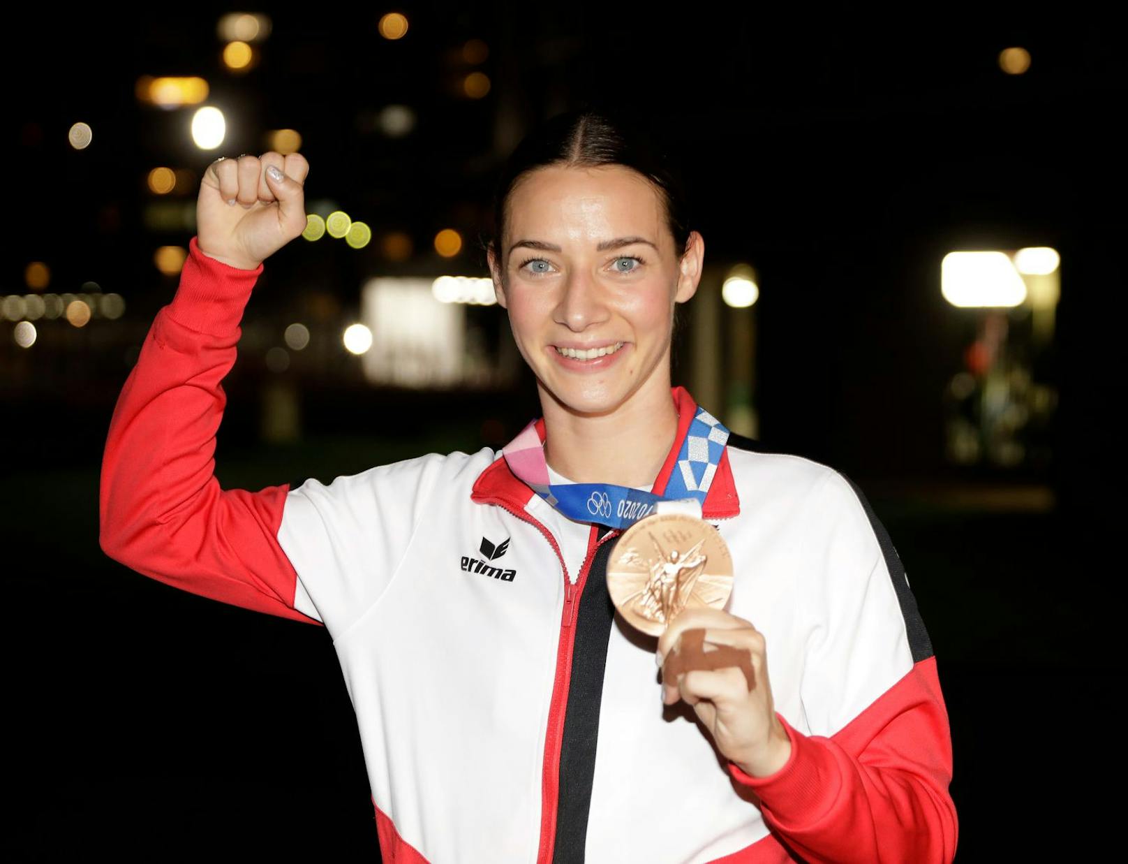 Bettina Plank hatte bei der olympischen Karate-Premiere dann die Bronzemedaille geholt. Im Halbfinale hatte die Vorarlbergerin zwar gegen die spätere Olympiasiegerin Iwet Goranova verloren, damit war allerdings die Bronzemedaille der 29-Jährigen fixiert.  