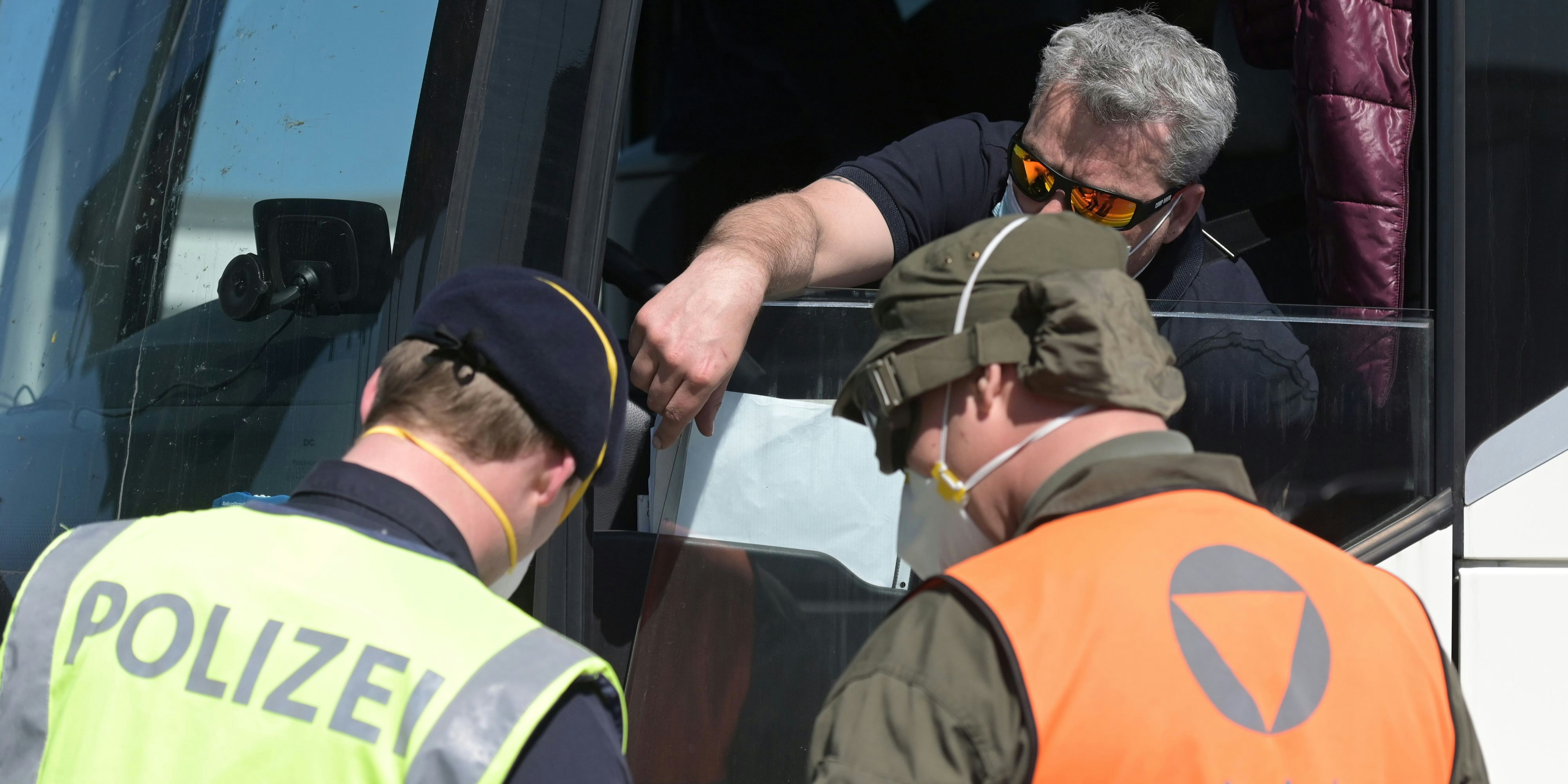 Bundesheer und Polizei kooperieren bereits seit längerem bei Kontrollen an der Grenze zu Ungarn. (Symbolbild)
