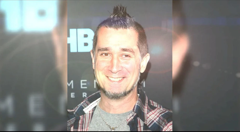 Schlagzeuger Pete Parada ist aus der Band 