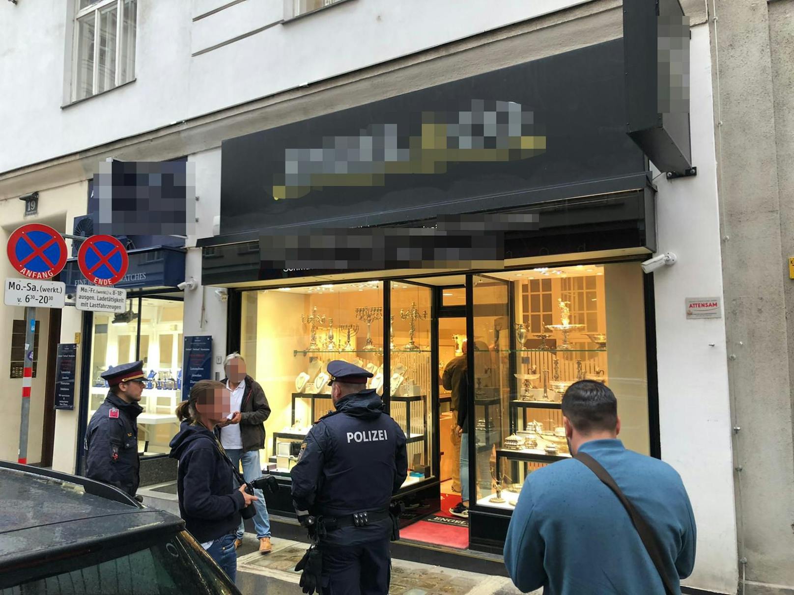 In der Wiener City ist es am Donnerstag zu einem Raubüberfall auf ein Juweliergeschäft gekommen.