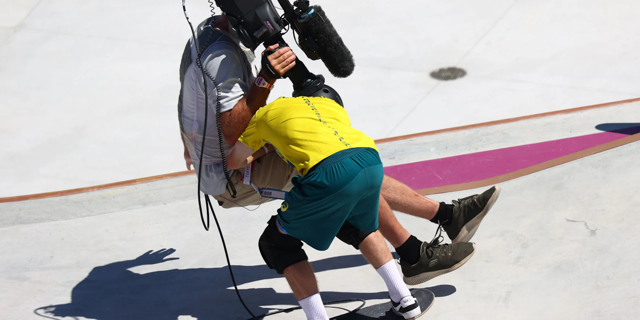 Olympia-Crash! Skateboard-Star fährt Kameramann nieder - Vimarsana News
