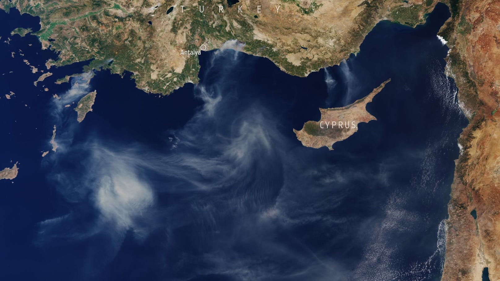 Copernicus Sentinel-3 hat auch die Rauchschwaden der Waldbrände im östlichen Mittelmeer fotografiert.
