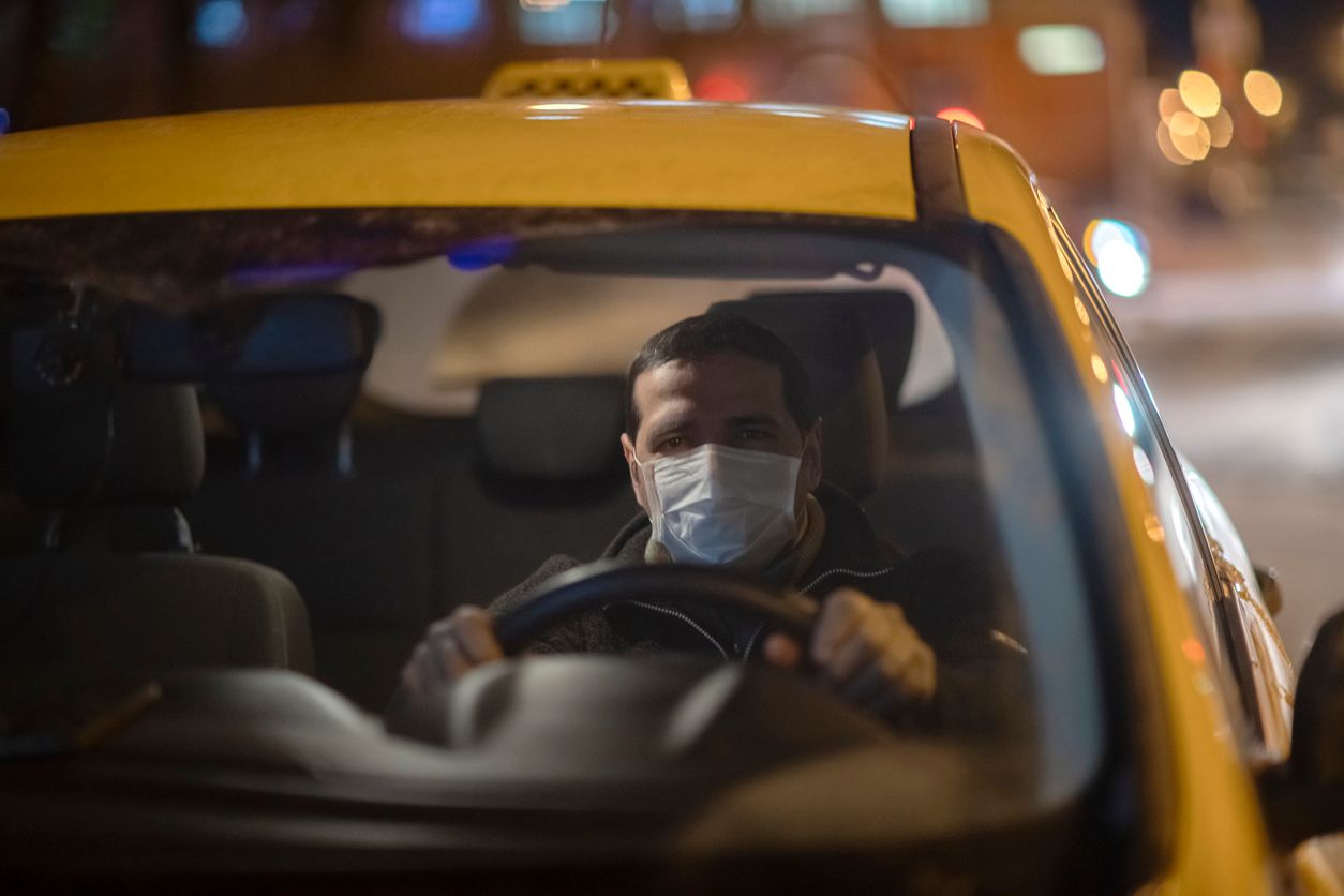 Mehrere Taxifahrer sollen sich an homosexuellen Fahrgästen vergangen haben.