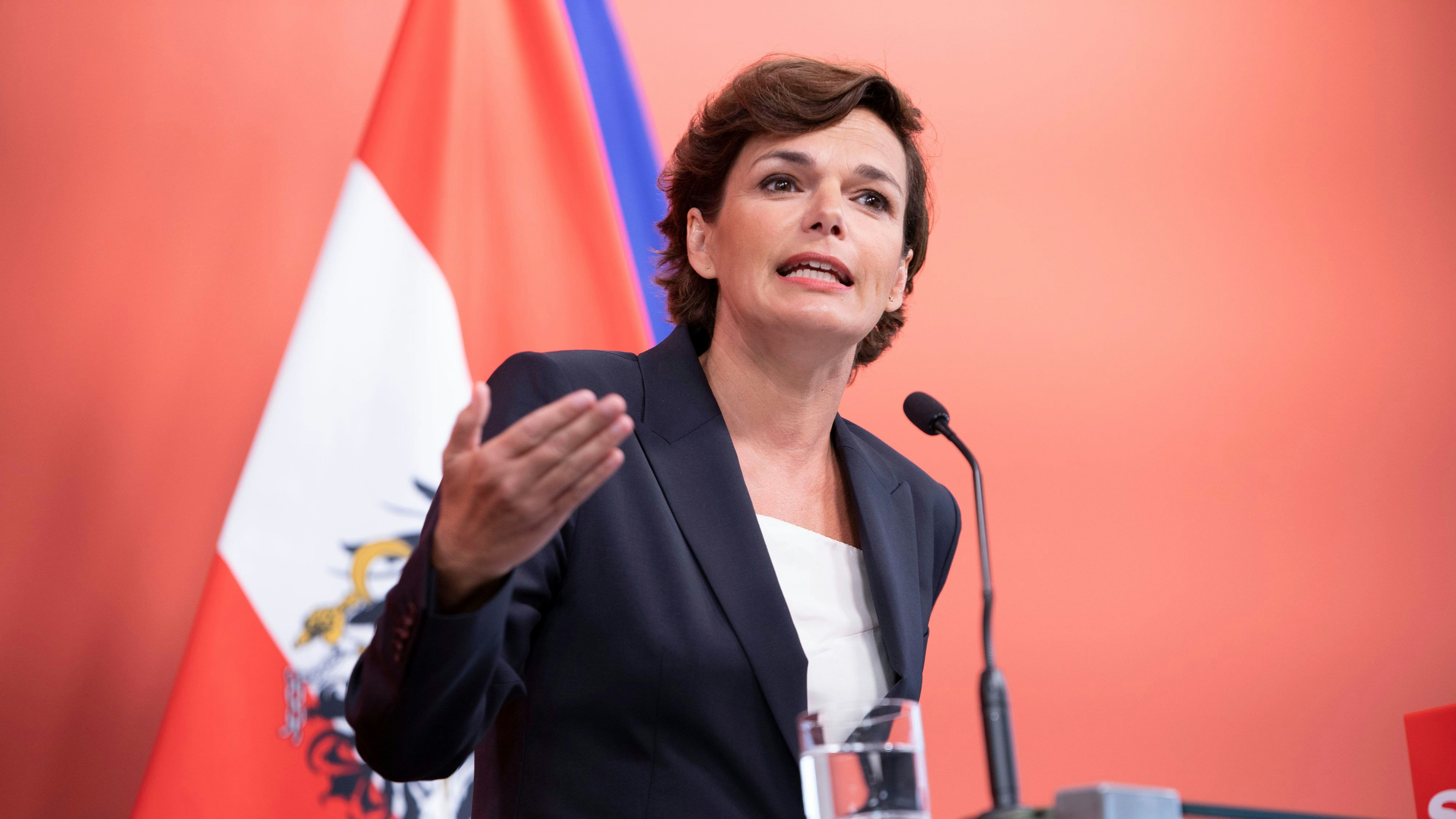 Pamela Rendi-Wagner - hier bei der Pressekonferenz am Freitag in Wien
