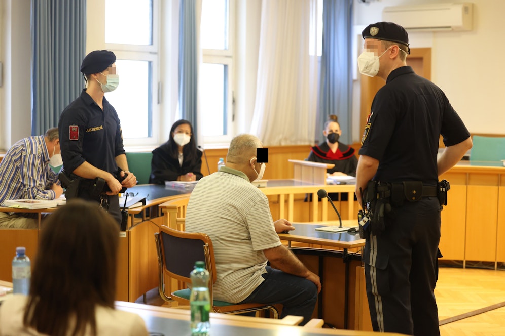 Vor Gericht erklärte der 52-Jährige unter Tränen: 