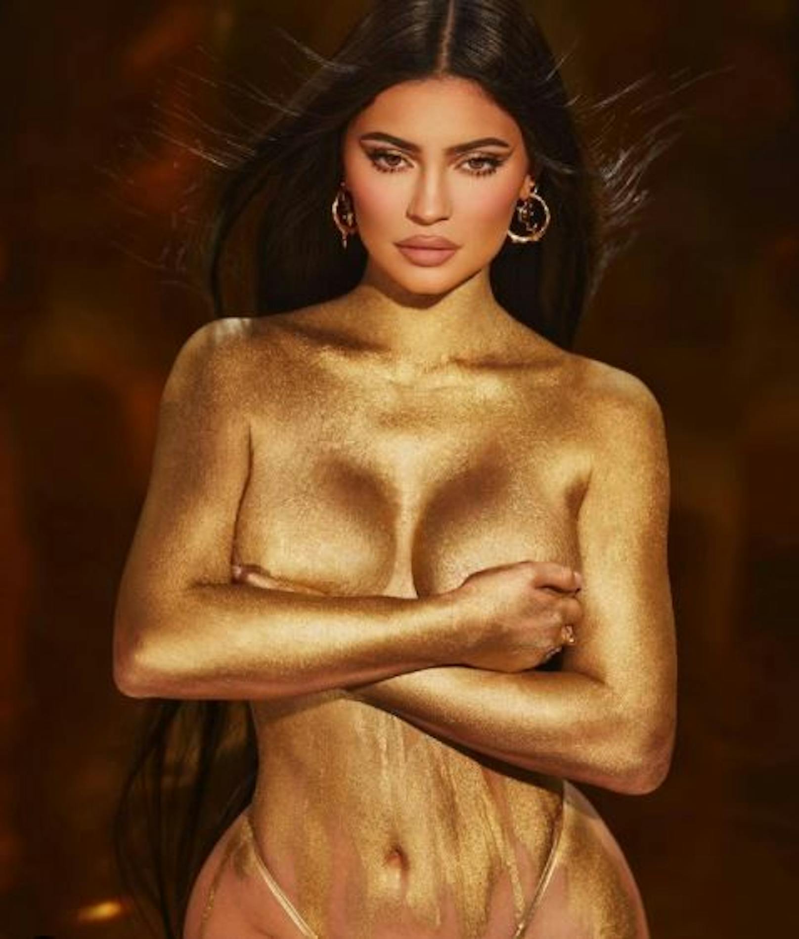 Kylie Jenner ist in Vorfreude auf ihren Geburtstag und teilt diesen goldenen Schnappschuss mit ihren Fans&nbsp;
