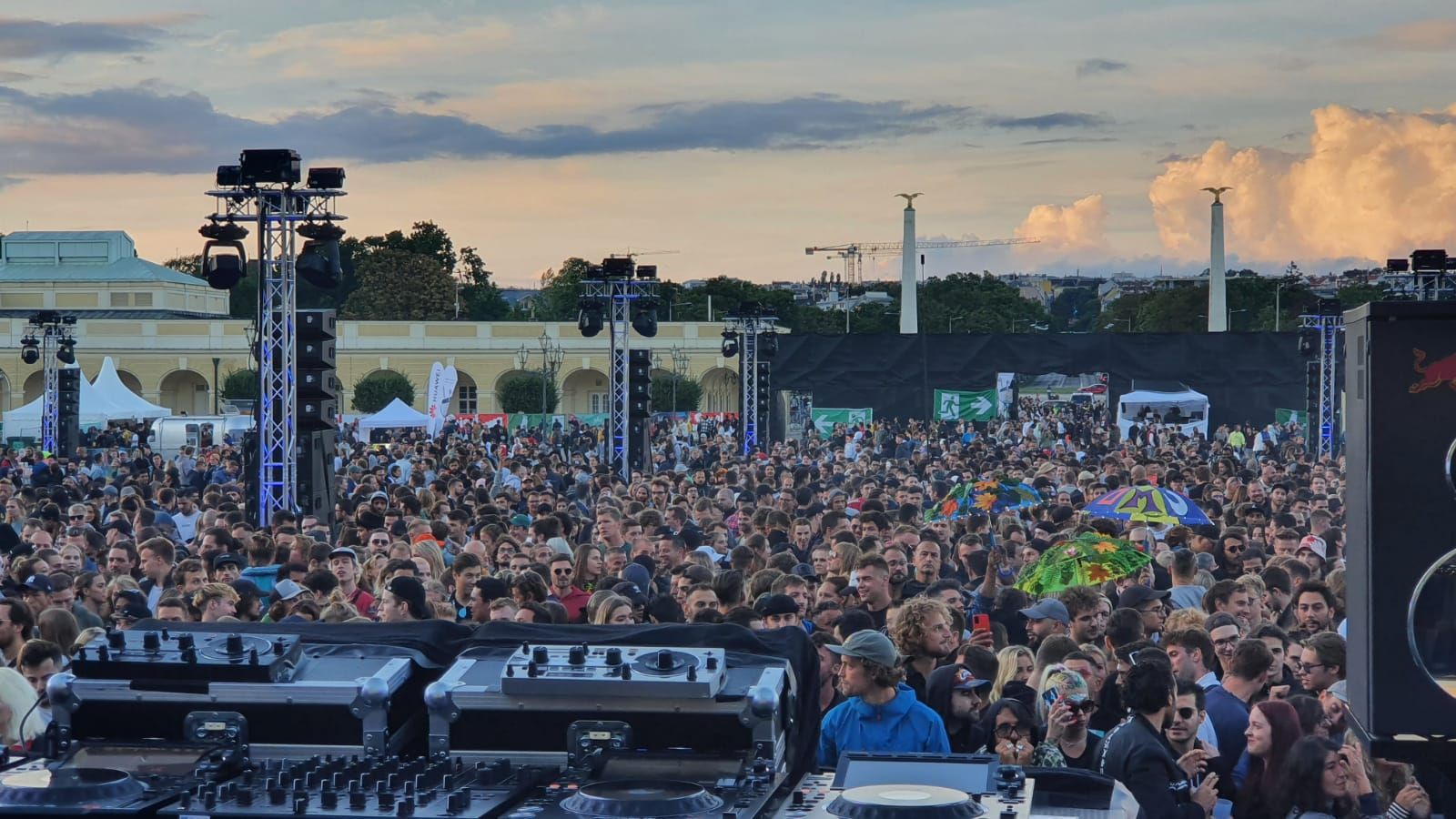 Dichtes Gedränge am Donnerstagabend beim Techno-Spektakel in Schönbrunn.